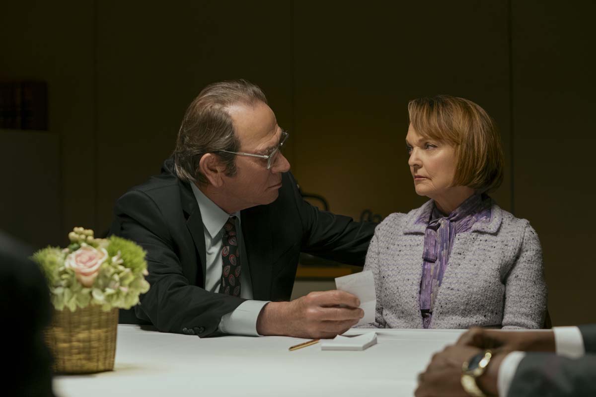 Tommy Lee Jones as Jeremiah OKeefe and Pamela Reed as Annette OKeefe in The Burial PhotoSkip Bolen AMAZON CONTENT SERVICES LLC_rgb-1