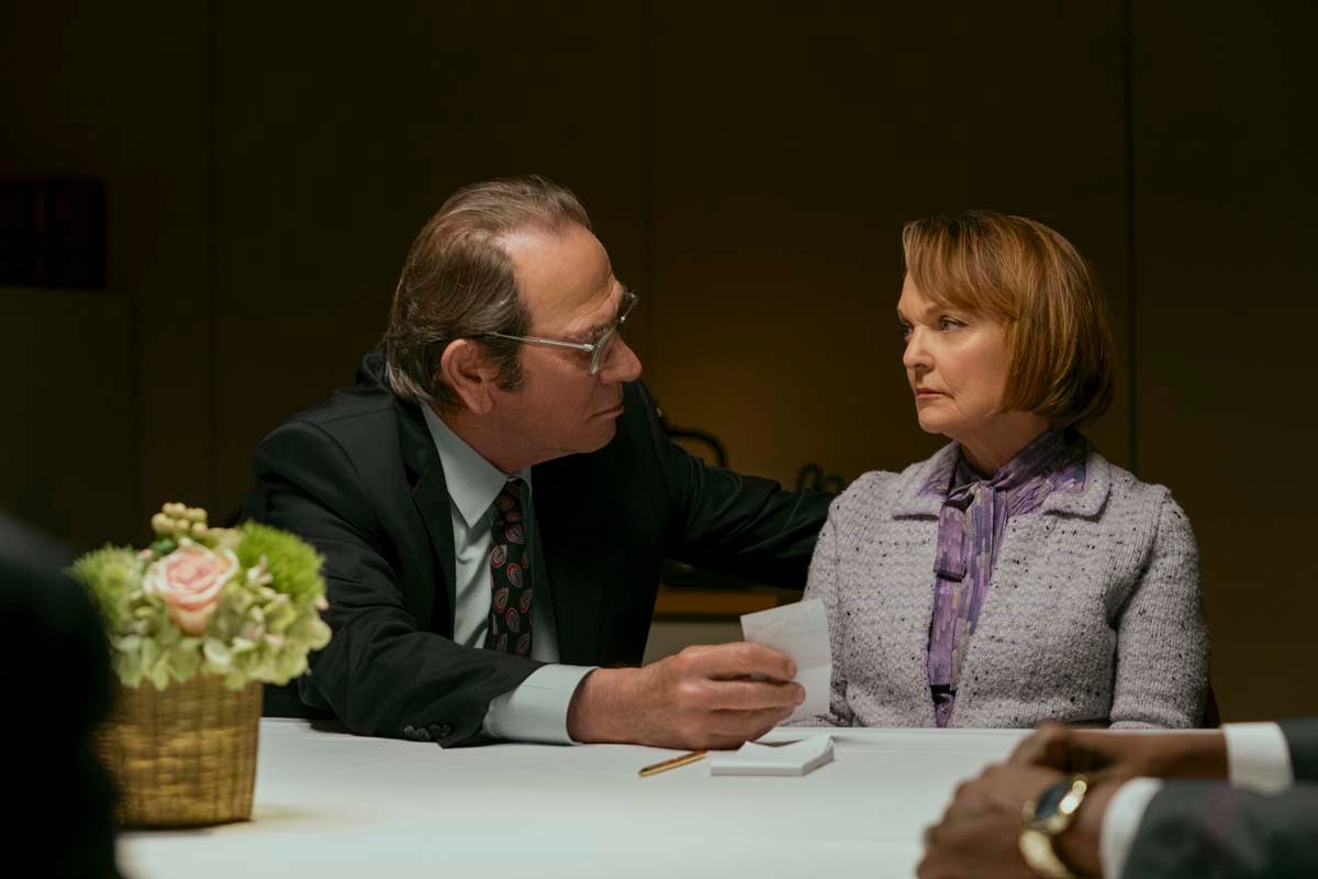 Tommy Lee Jones as Jeremiah OKeefe and Pamela Reed as Annette OKeefe in The Burial PhotoSkip Bolen AMAZON CONTENT SERVICES LLC_rgb-1