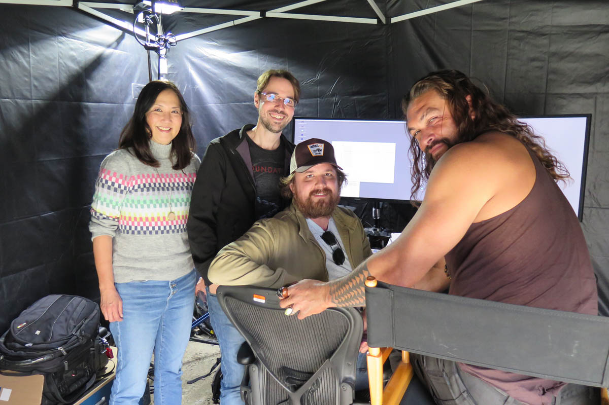 Cutting on set Left to Right Kelly Dylan D2 Momoa